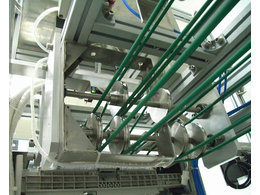 cnc精密機(jī)械加工：龍門(mén)式cnc精密機(jī)械加工設(shè)備就用得較為多的設(shè)備，他的通用性很廣